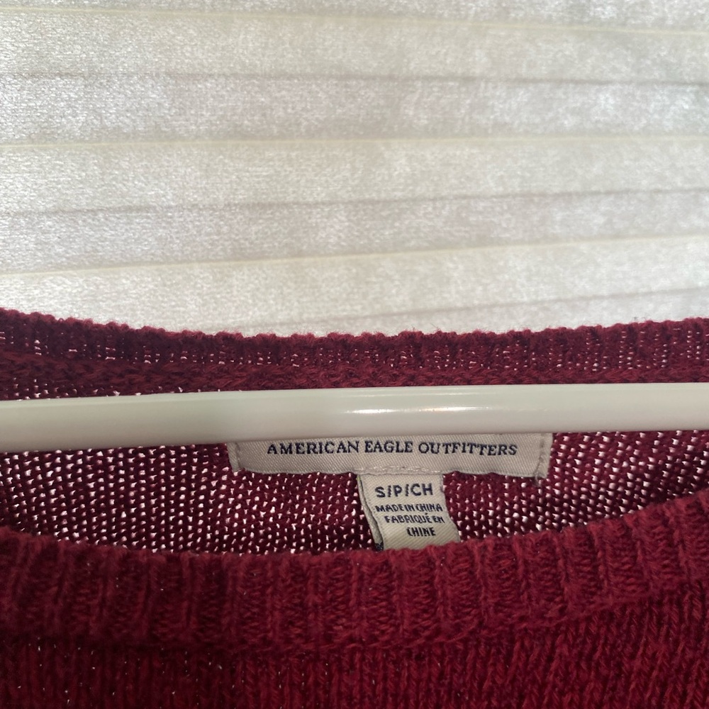 Small Woman’s American Eagle sweater